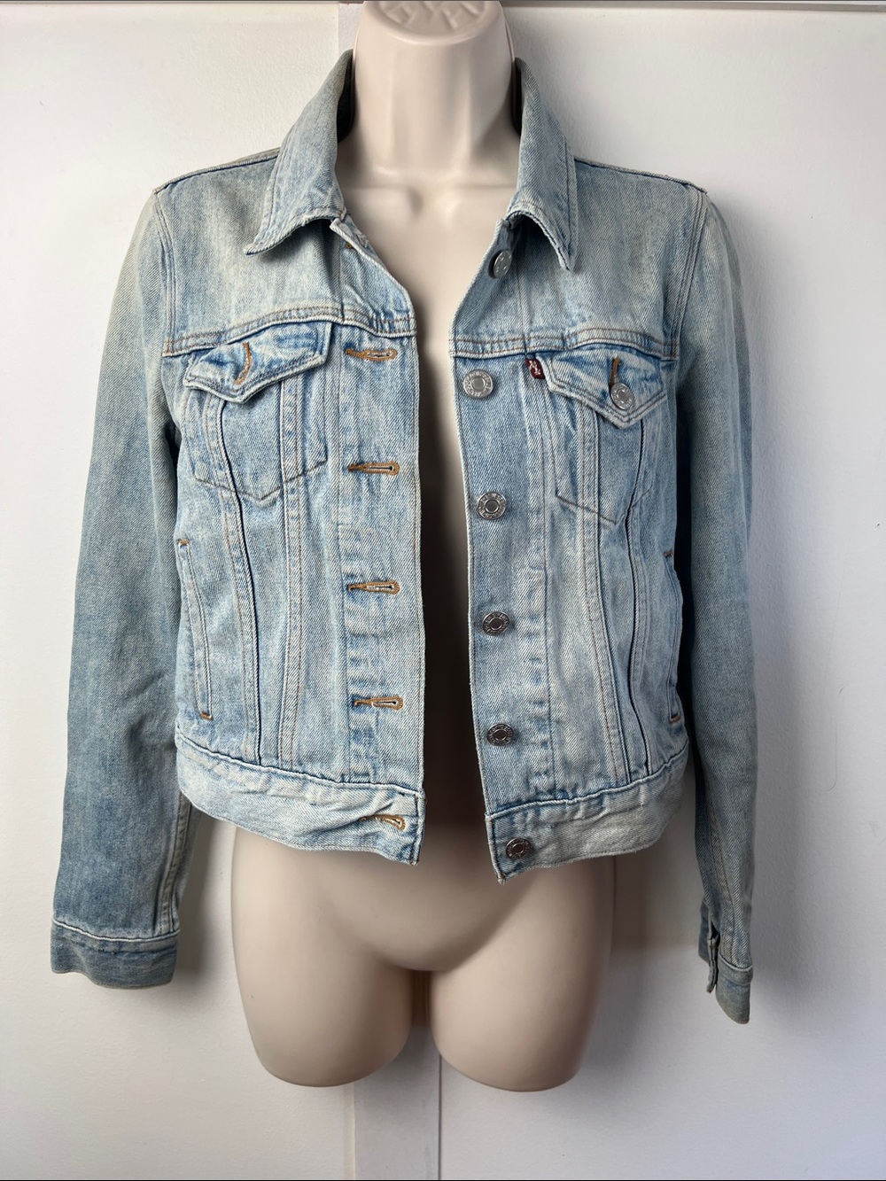 Levi’s Light Wash Denim Jean Jacket Classic